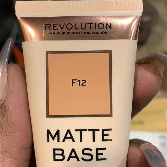 Matte foundation - Picture 3 of 5